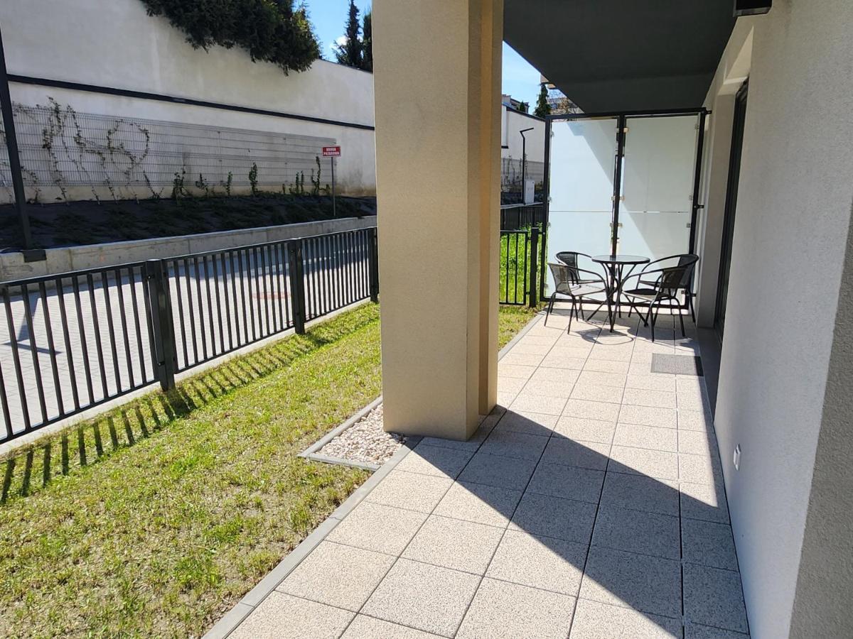 Dwa Jelonki, Ul Sciegiennego, Centrum, Garaz, Ogrodek 凯尔采 外观 照片